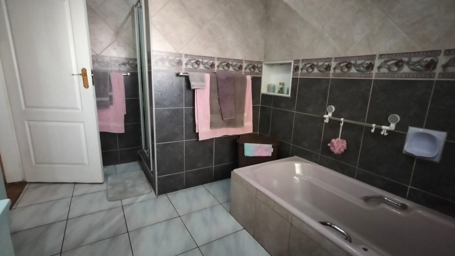 4 Bedroom Property for Sale in Protea Park North West